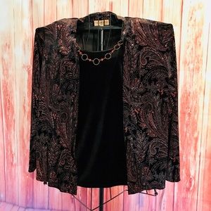 Notations twin set with necklace